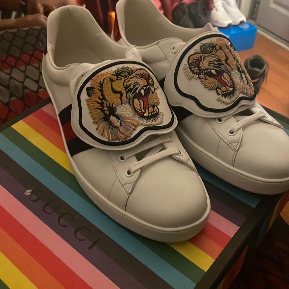 White Gucci Men sneakers lightly wore